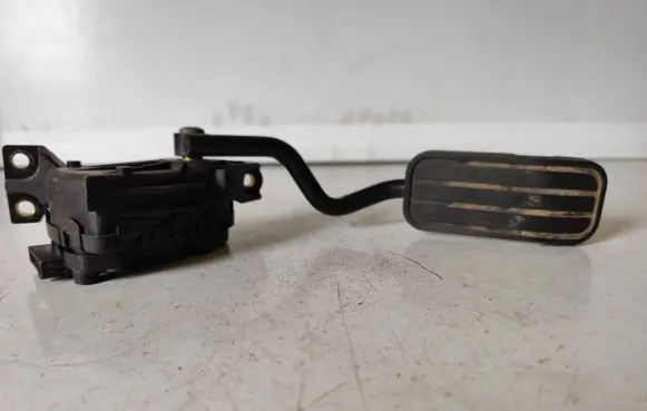 Volkswagen Transporter - Caravelle T4 Accelerator throttle pedal 7D1723507D 6PV00777012