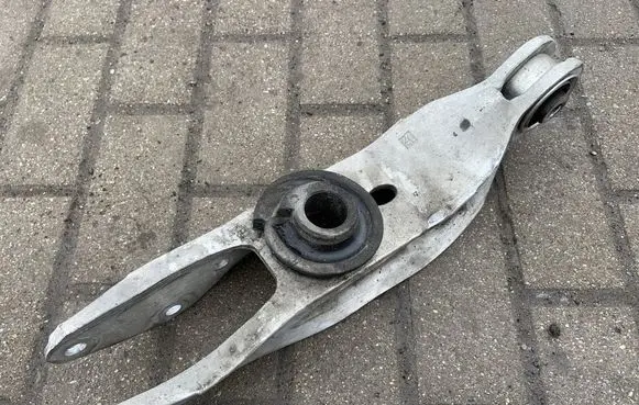 Audi Q7 4M Rear upper control arm/wishbone 4M0505311J