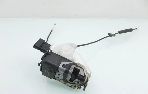 Peugeot 508 Front door lock 851917