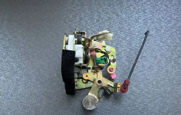 Nissan Terrano Rear door lock 8250383G00
