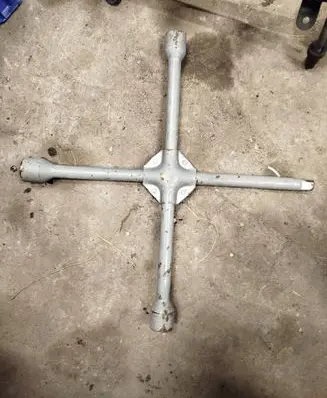 Suzuki Forenza Wheel nut wrench 