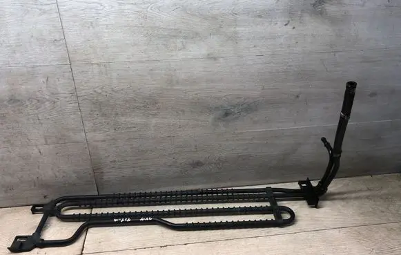 Mercedes-Benz E W212 Power steering radiator A2044601024