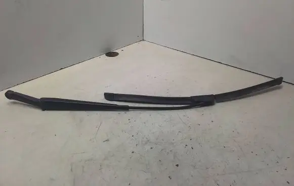 Opel Zafira A Front wiper blade arm 90582557