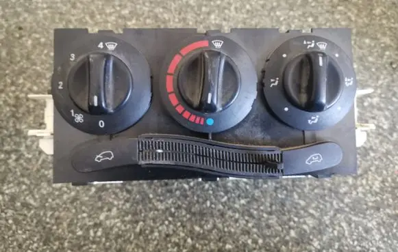 Mercedes-Benz A W168 Climate control unit 1688300385