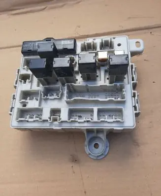 Toyota Previa (XR30, XR40) II Fuse module 8922128040