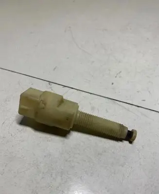 Volkswagen PASSAT B5 Brake pedal sensor switch 4A0945515A