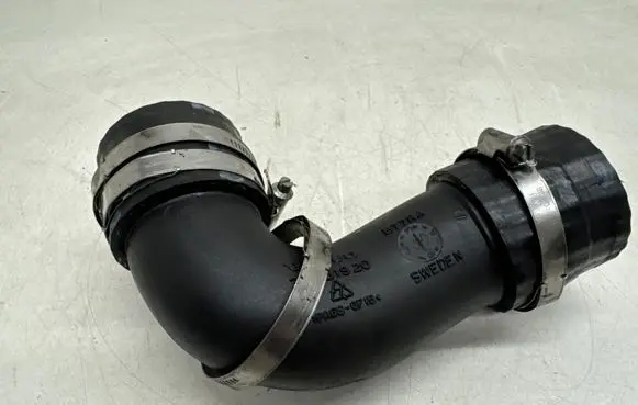 Volvo XC70 Intercooler hose/pipe 30751920