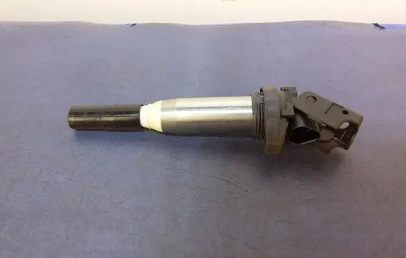 BMW 5 G30 G31 High voltage ignition coil 8611236