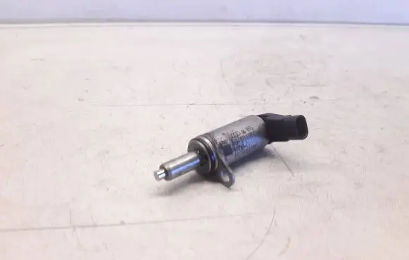 Audi A5 8T 8F Camshaft vanos timing valve 06H103697C 13121018339C 11171601