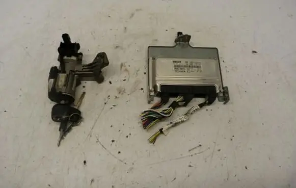 Toyota Corolla E120 E130 Engine control unit/module 0261207411