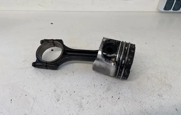 Opel Vivaro Piston with connecting rod 