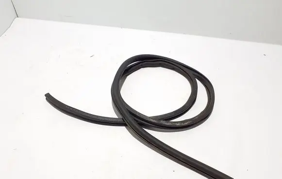 Volkswagen Touareg II Engine compartment rubber 7P6823707A