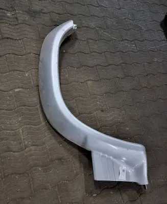 Mitsubishi Pajero Fender trim (molding) MB679792