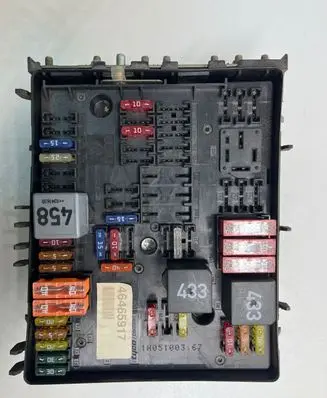 Volkswagen Golf V Fuse box set 1K0937124H 015345021