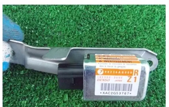Subaru Legacy Airbag deployment crash/impact sensor 1879000690