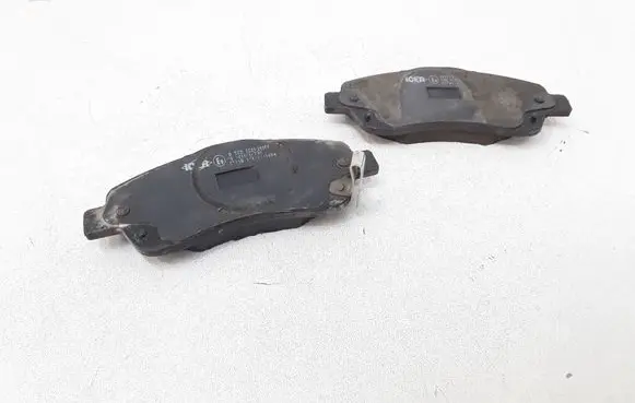 Toyota Avensis T250 Brake pads (front) 