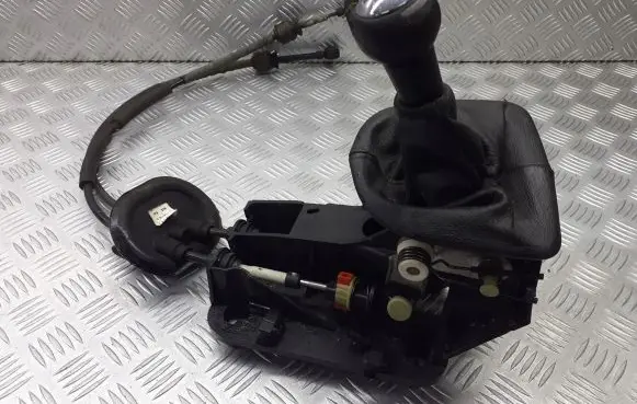 Peugeot 307 Gear selector/shifter in gearbox 