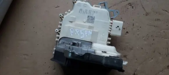Audi A6 S6 C7 4G Front door lock 8J1837016D