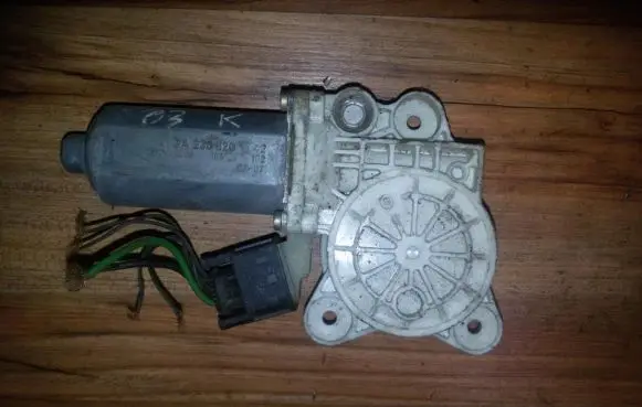 Front door window regulator motor