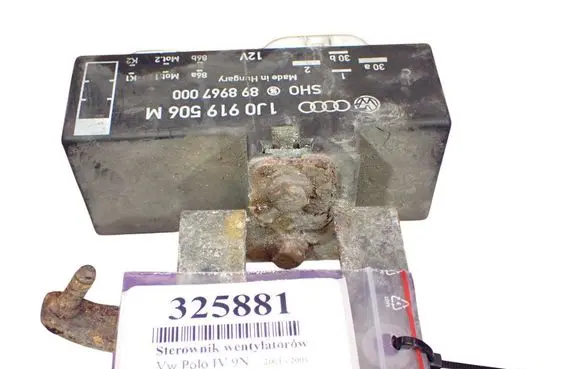 Volkswagen Polo Fan control module 
