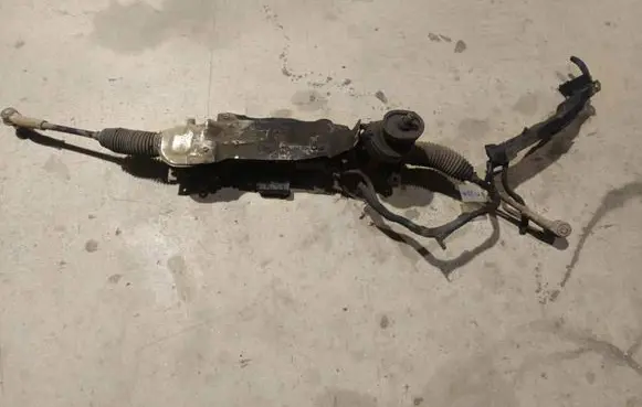Volkswagen Golf V Steering rack 1K1909144F