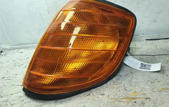 Mercedes-Benz E W124 Front indicator light 20371000S