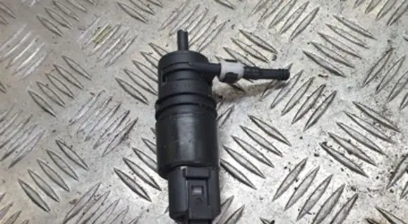BMW 1 F20 F21 Windscreen/windshield washer pump 7302589 3437380 132640