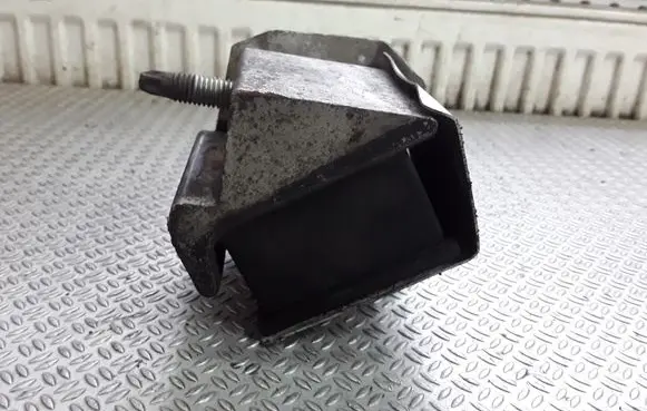 Land Rover Discovery Engine mount bracket
