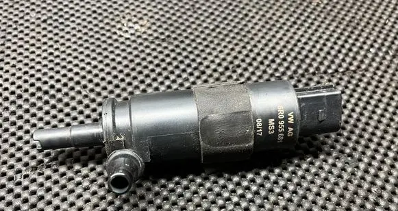 Porsche Macan (95B) Headlight washer pump 6R0955681