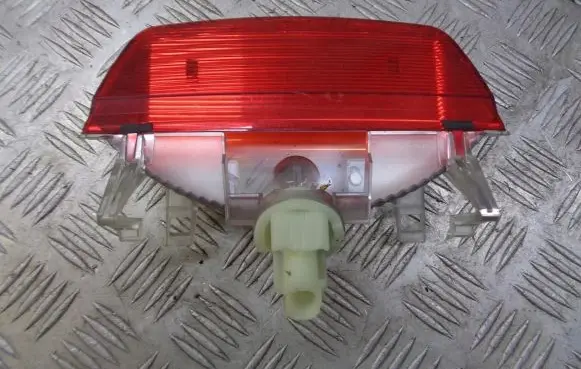 Nissan Micra Third/center stoplight
