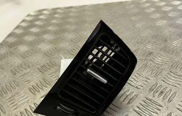Volvo XC90 Dash center air vent grill 31651283