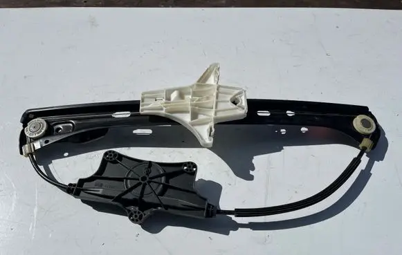 Volkswagen PASSAT B8 Rear door window regulator with motor 3G5839461A