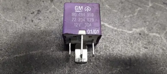 Opel Astra G Fuel pump relay 90494959
