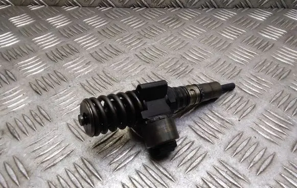 Volkswagen Golf V Fuel injector 03G130073G 0414720404