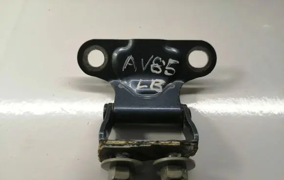 Tailgate/trunk/boot hinge