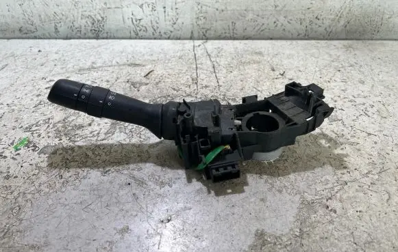 Lexus CT 200H Indicator stalk 173832