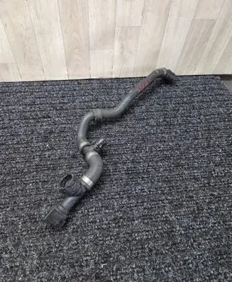 BMW 5 G30 G31 Engine coolant pipe/hose 8602647