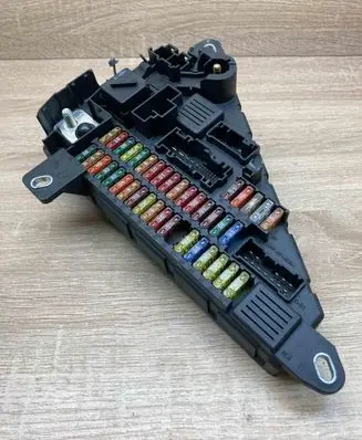 BMW 5 E60 E61 Fuse module 6906618 518890017