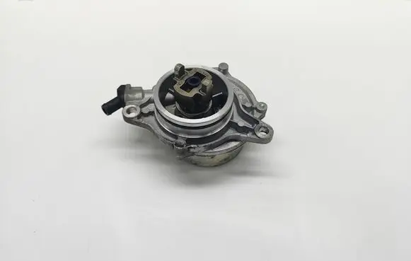 BMW 5 E60 E61 Vacuum pump 7791232 11667791232 7004370