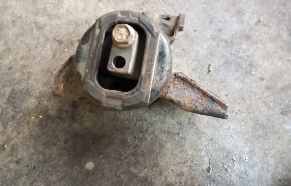 KIA Sportage Engine mount bracket 218142S600