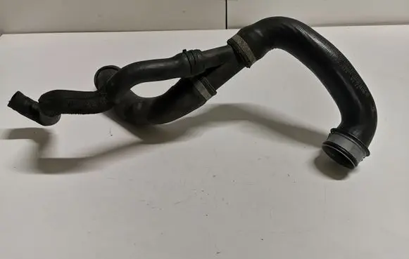 Mercedes-Benz E W212 Engine coolant pipe/hose A2045014082