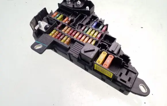 BMW 5 E60 E61 Fuse module 6906588 9906603