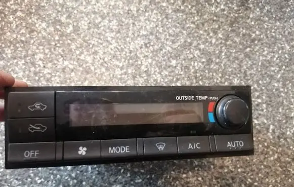 Nissan X-Trail T30 Climate control unit 275008H802 3N28234700