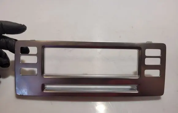 Volvo V70 Radio/GPS head unit trim 1303415