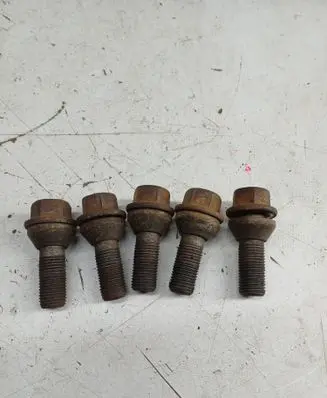 Volvo XC90 Nuts/bolts 