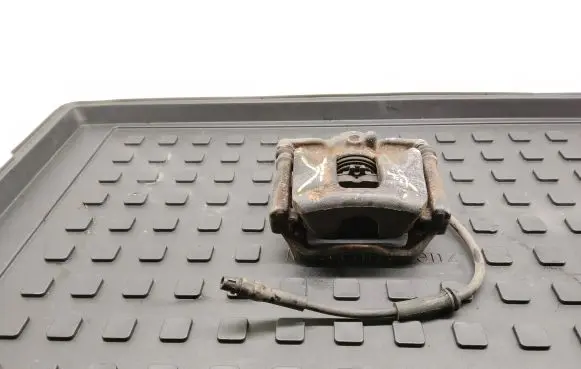 Mercedes-Benz A W176 Front brake caliper