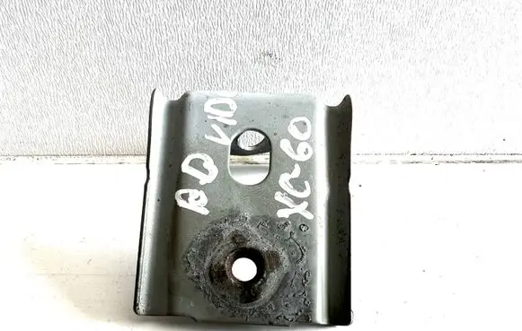 Volvo XC60 Fender mounting bracket