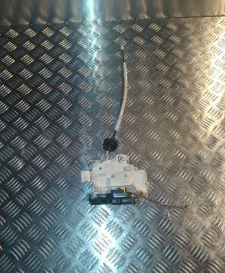 Audi A6 S6 C6 4F Front door lock 4F1837015