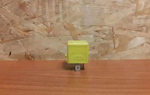 Mercedes-Benz S W220 Other relay A0025421419 V23134A52X335