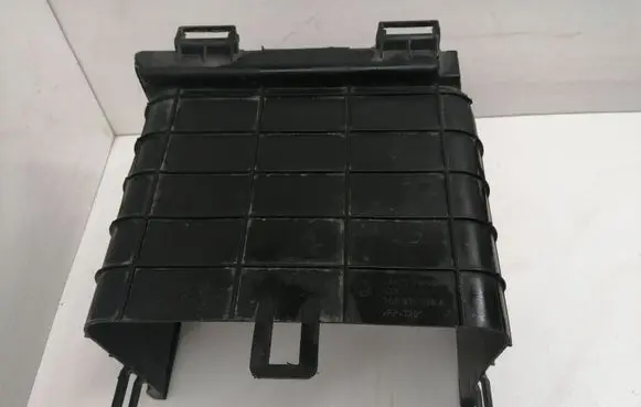 Volkswagen PASSAT B7 Battery box tray cover/lid 3C0915336A